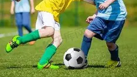 《罗克回归巴甲再展锋芒，曼联高层与安切洛蒂目光紧随，球王重生引热议》